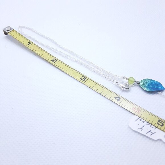 New Holly Yashi leaf necklace - Picture 8 of 16